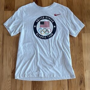 Nike Men’s Light Grey United States Olympic Team Graphic T-Shirt